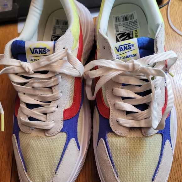 Ladies Sneakers - Picture 4 of 7